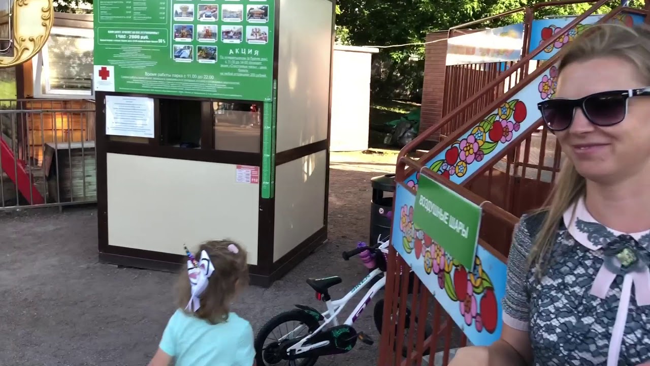 КАТЯ с МАМОЙ гуляют в Парке Горького! Фонтаны, Аттракционы, Кафе