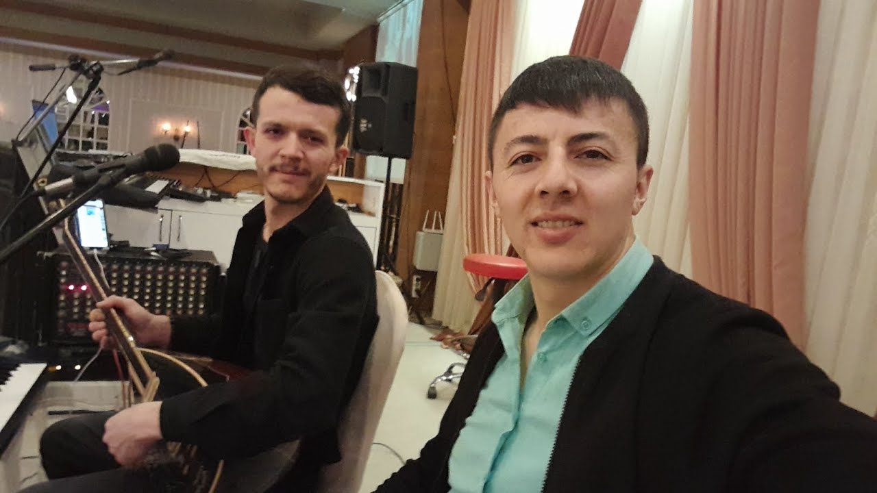 BEKİR ERTÜRK İLE KELES KAYADİBİ KÖYÜ GENÇLERİ ELELTRO BAĞLAMA CANLI PERFORMANS #davulcu