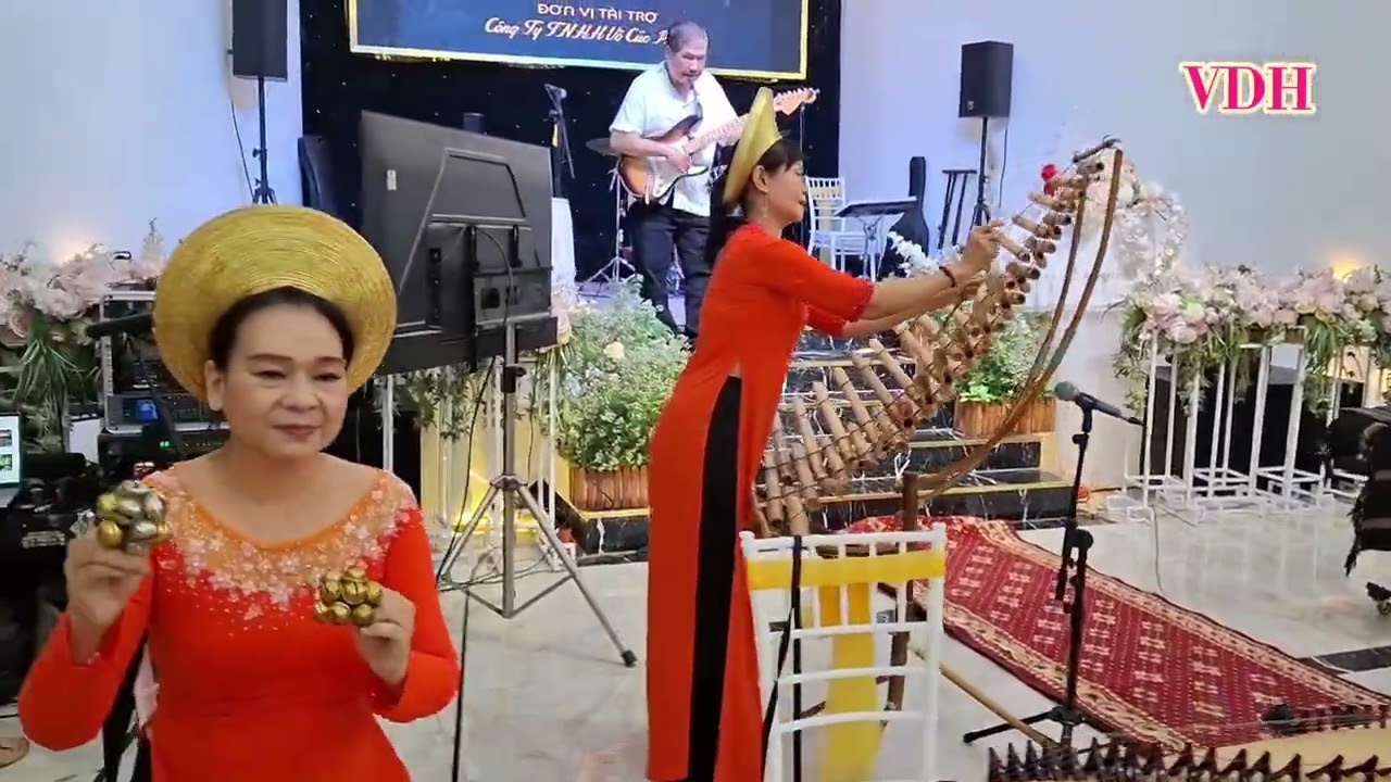 Liên Khúc 16 năm tình đau. 