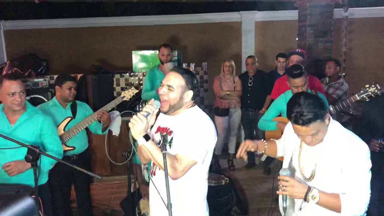 Kiko Rodriguez & El Chaval De La Bachata - El Verde De Tus Ojos