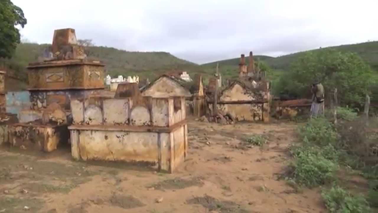 CEMITÉRIO DAS PEDRAS