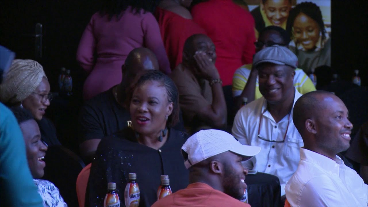 Глядя на микрофон