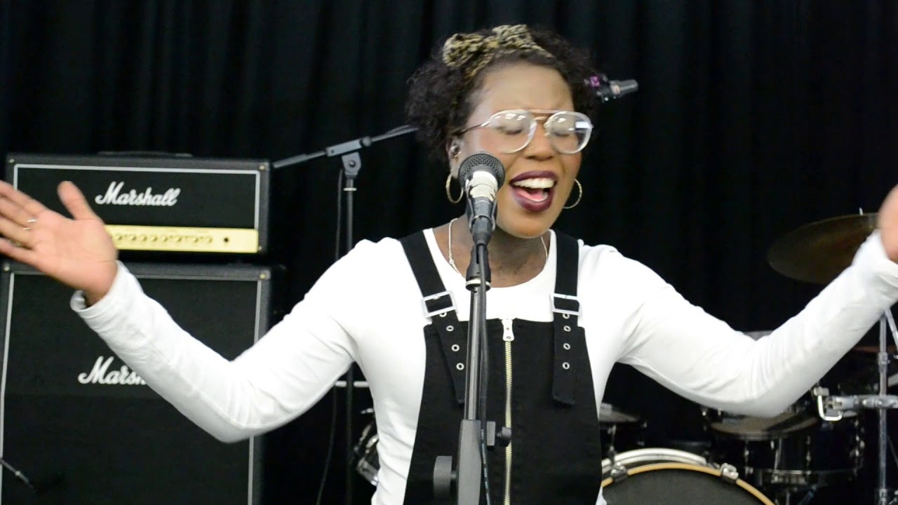 Home   - Featuring LeeAnne Noel