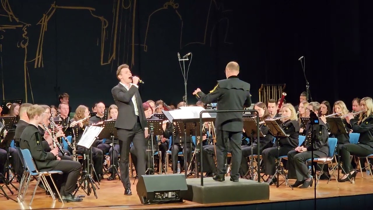 U Idrje, Godbeno društvo rudarjev Idrija in Lovro Skrt