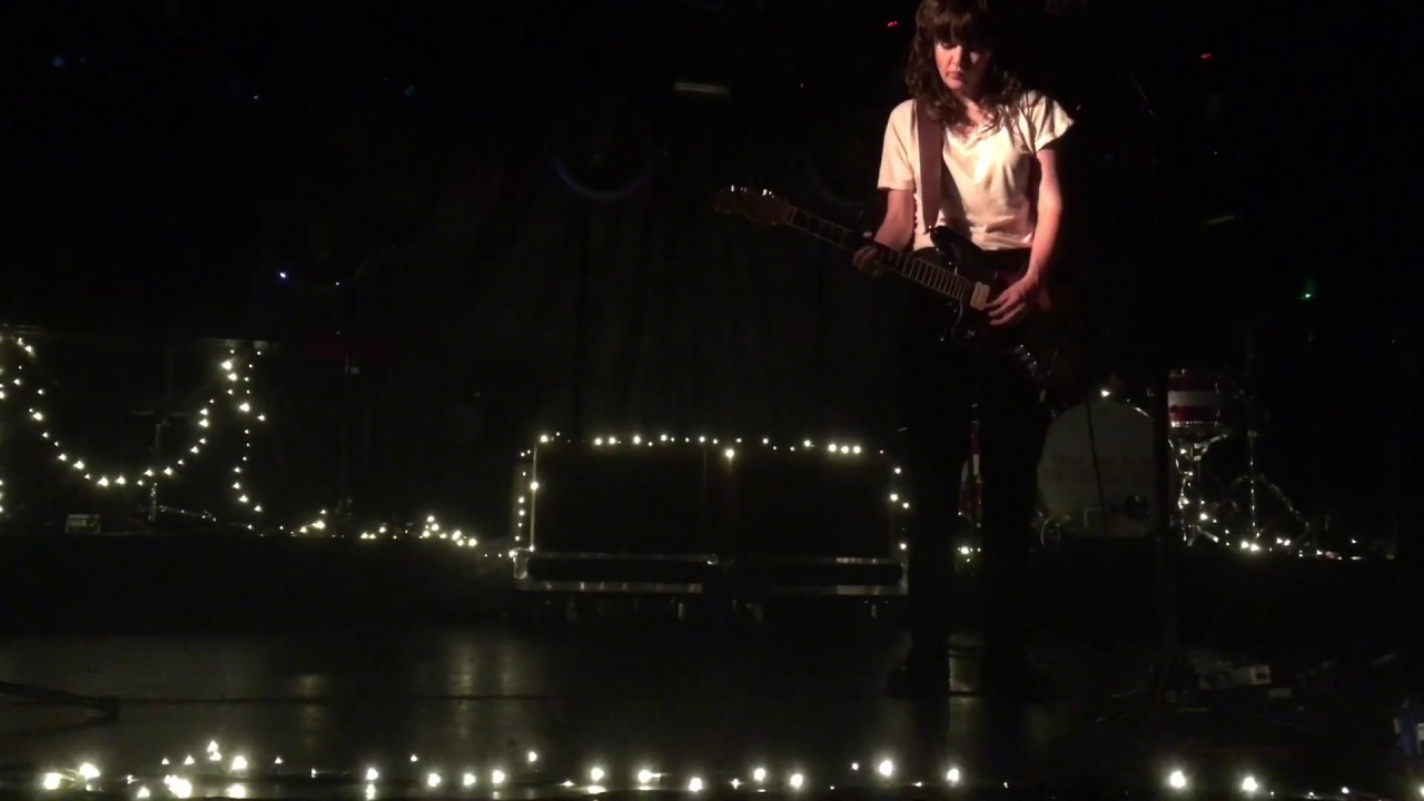 Courtney Barnett - “Everything Is Free” (Gillian Welch cover), Oxford, 2018-11-15