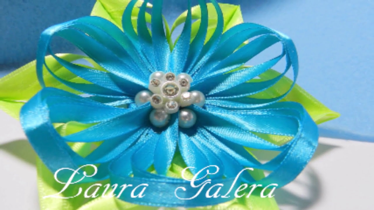 Flor calada en cintas  Ribbon flower  Flor de fita  Цветок ручной работы