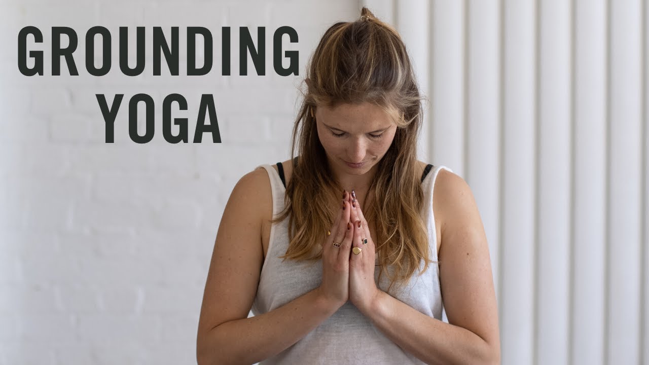 30 MINUTE GROUNDING YOGA | Daily Dose: Monday Yoga Flow | Annie Clarke
