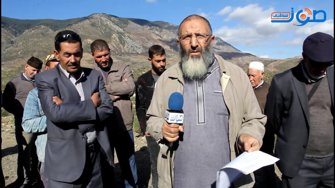 مواطنون يكشفون الغش في مشروع انجاز الطريق ببابور