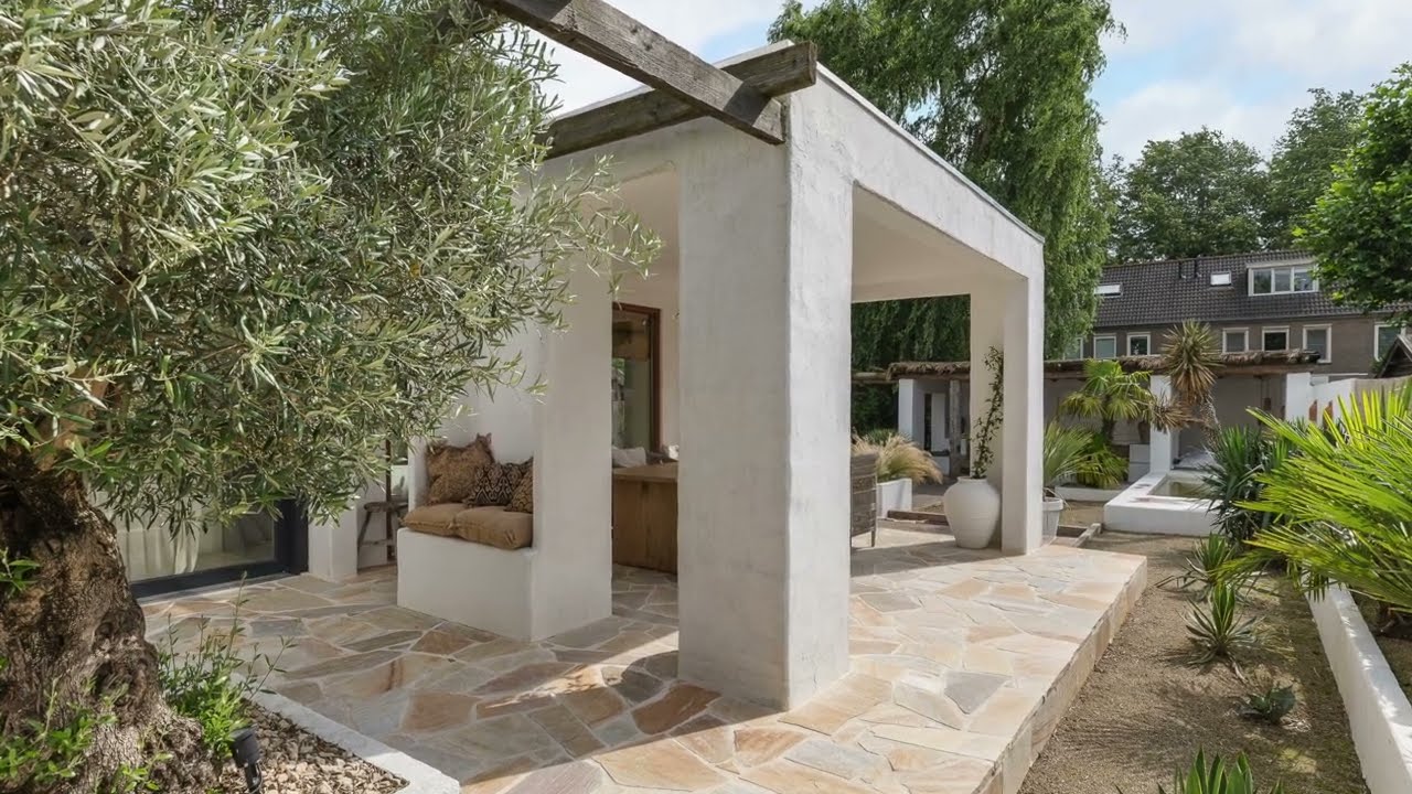 Flagstones Brasil Yellow in Ibiza stijl tuin
