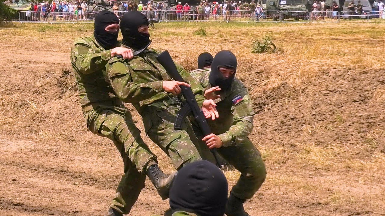 Kontroverzn&yacute; klip - Vojaci s kuklou - na &scaron;&iacute;rku Controversial clip - International content