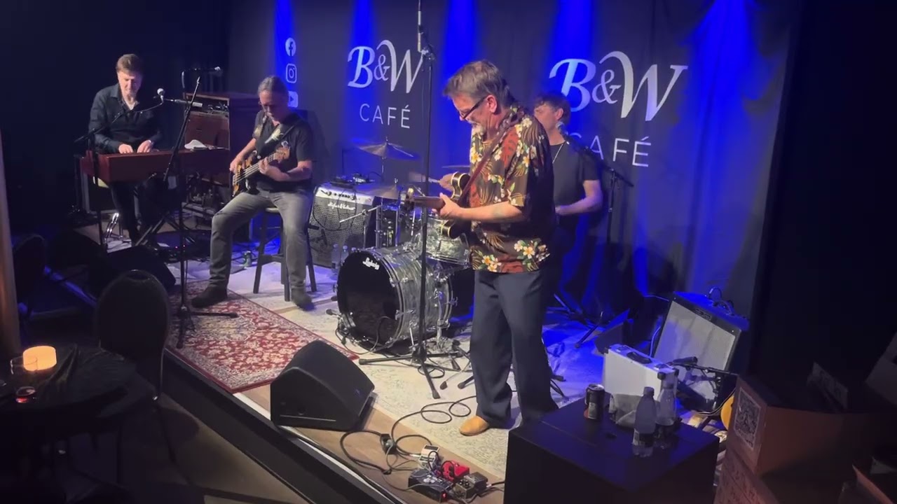 Nello & The Helping Hand Blues Band - B&W Café - oktober 2025 