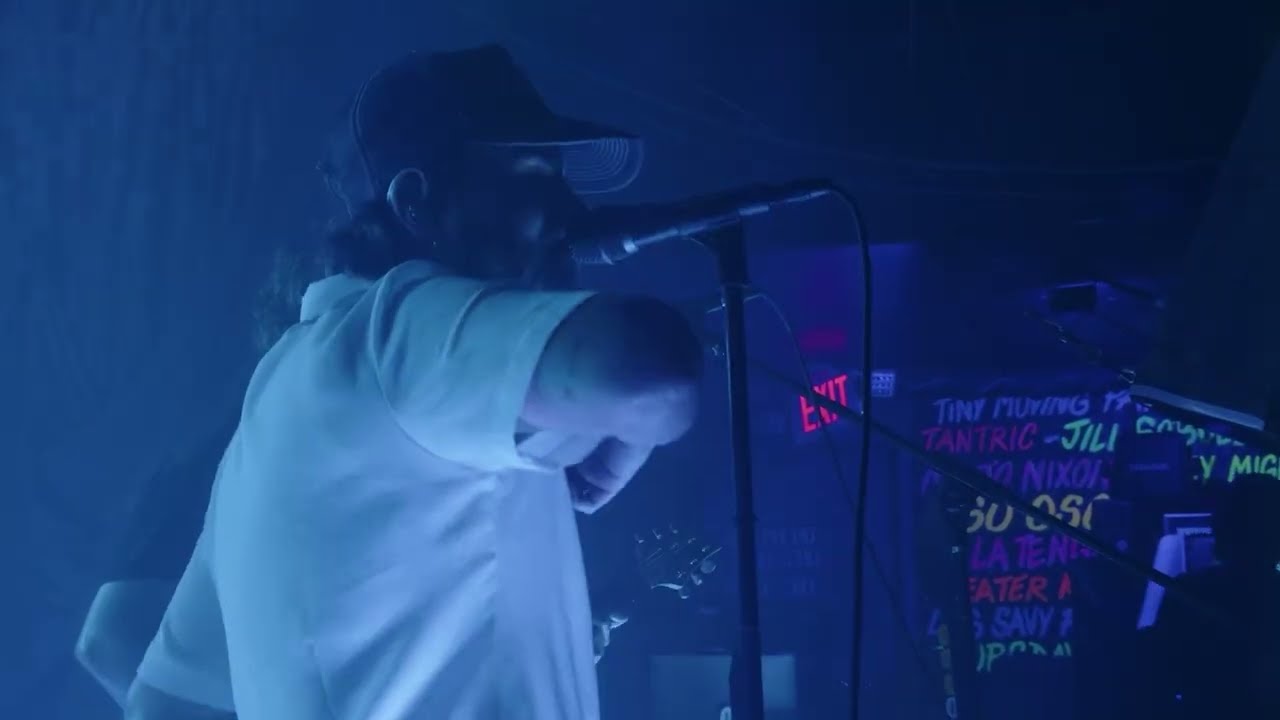 The Wldlfe - Make Me Cry (Live at The End)
