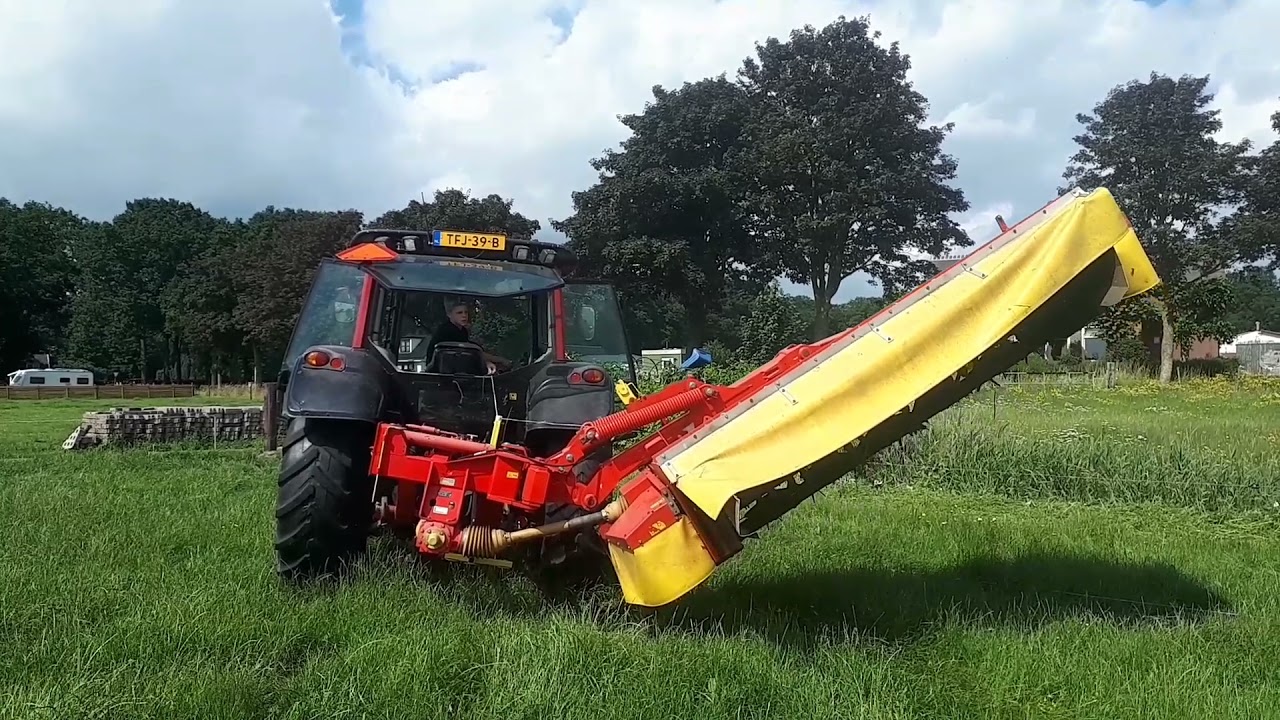 SLOOTSWAL maaien langs KAVELPAD met VALTRA en de PÖTTINGER maaier | Boer Gerrit vlogt