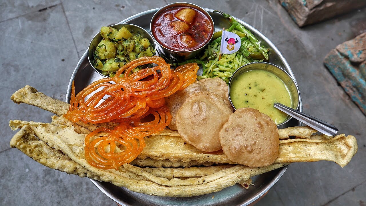 Heritage street food in Ahmedabad | 120 years old restaurant | Street food Ahmedabad