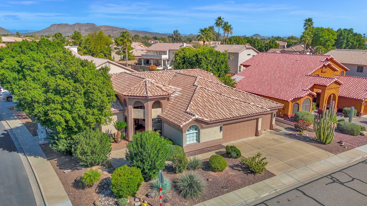 Move-In Ready Single Level Living in Pinnacle Hill! Listed by Cashman Partners | The Noble Agency