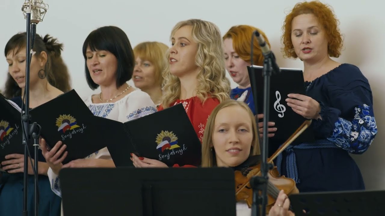 Hej Sokoly - Koncert sboru Sonjašnyk a Pavla Helana za doprovodu smyčcového kvarteta