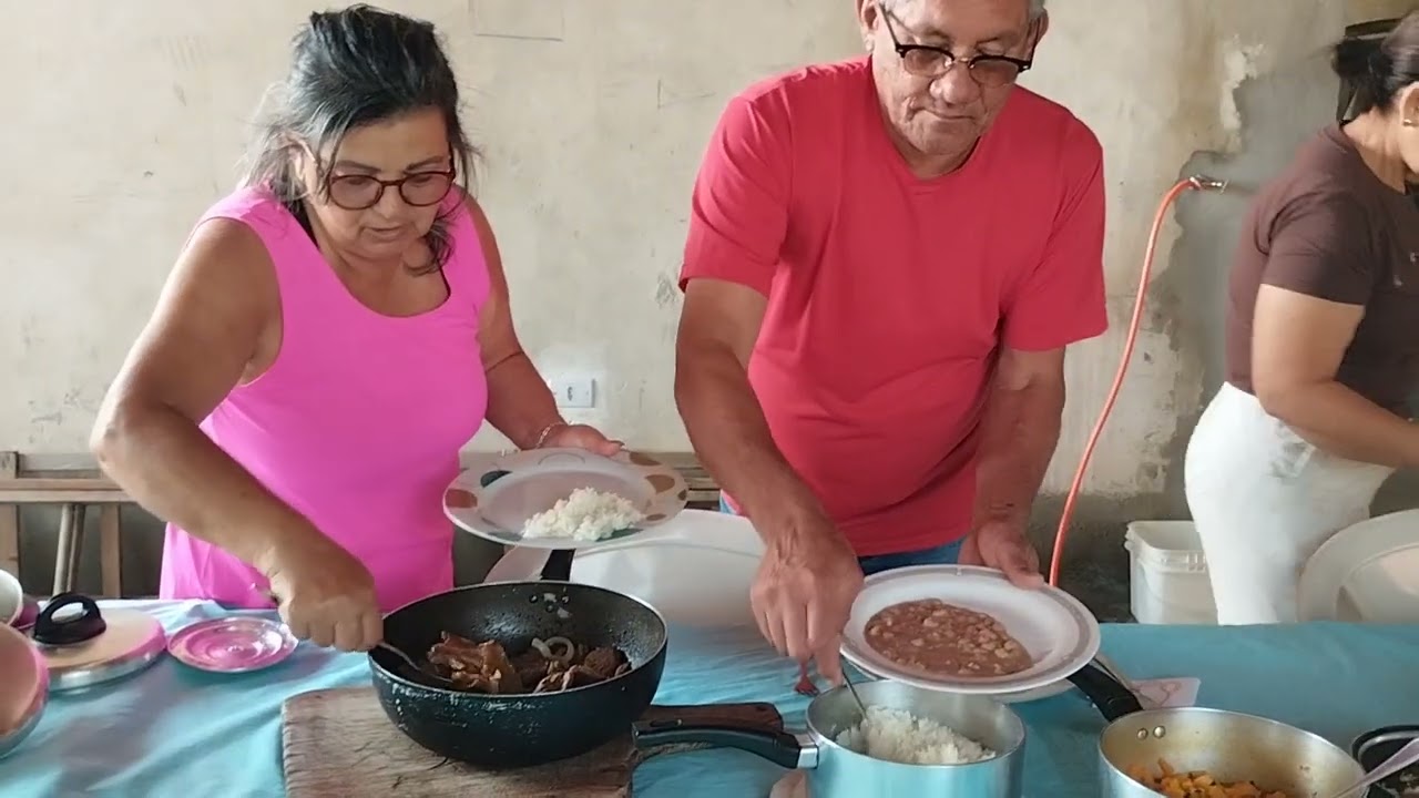 BORA ALMOÇAR COM A DORA 