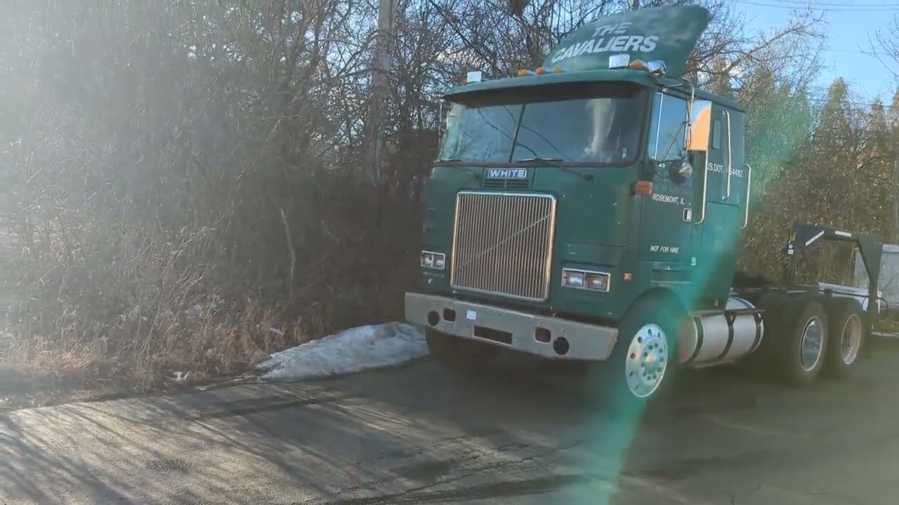 1984 WHITE ROAD COMMANDER II For Sale