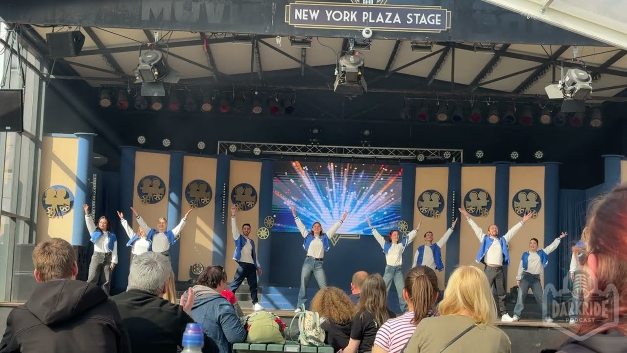 Broadway On Screen Singing Plaza - Movie Park Germany