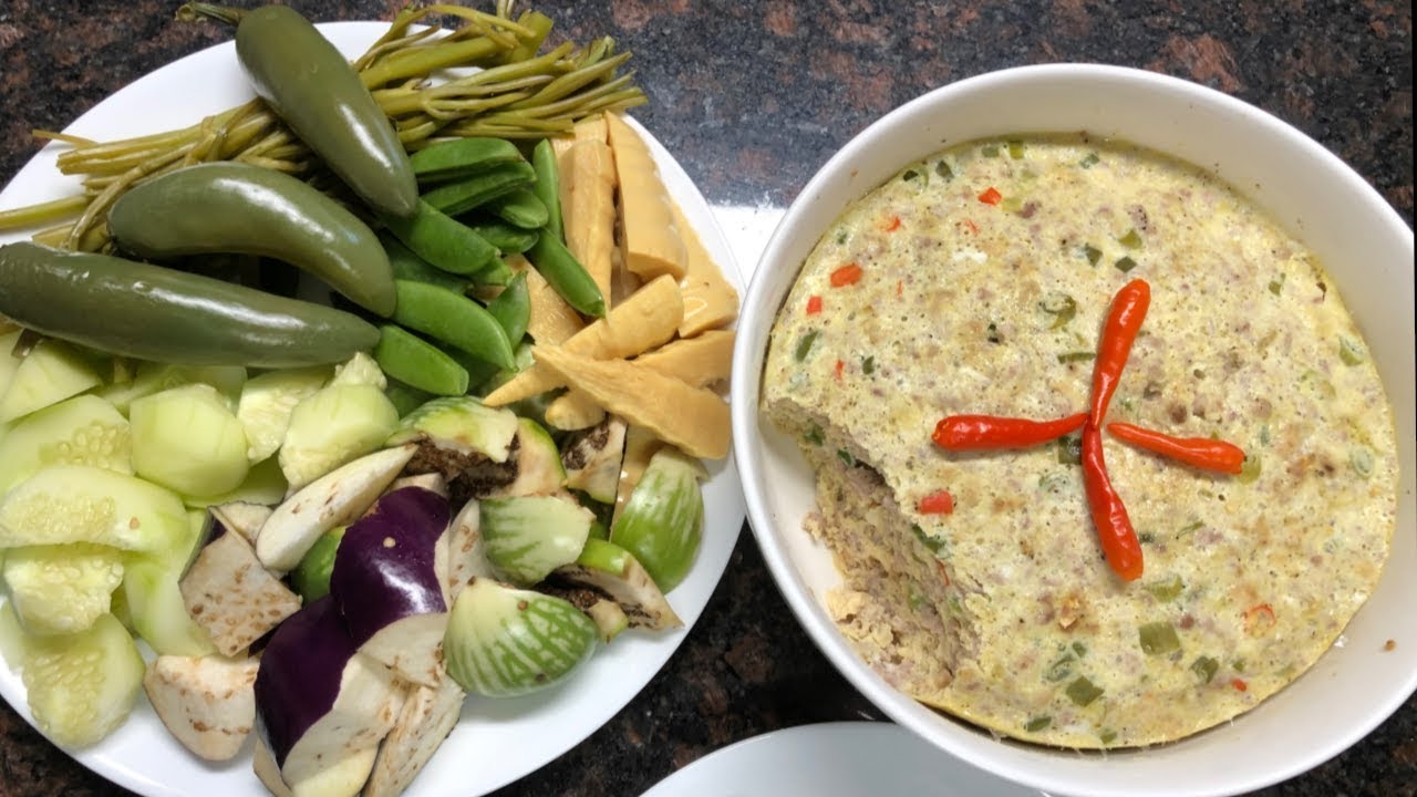 ត្រីប្រម៉ាចំហុយ-Steam eggs and salty fish-Khmer food