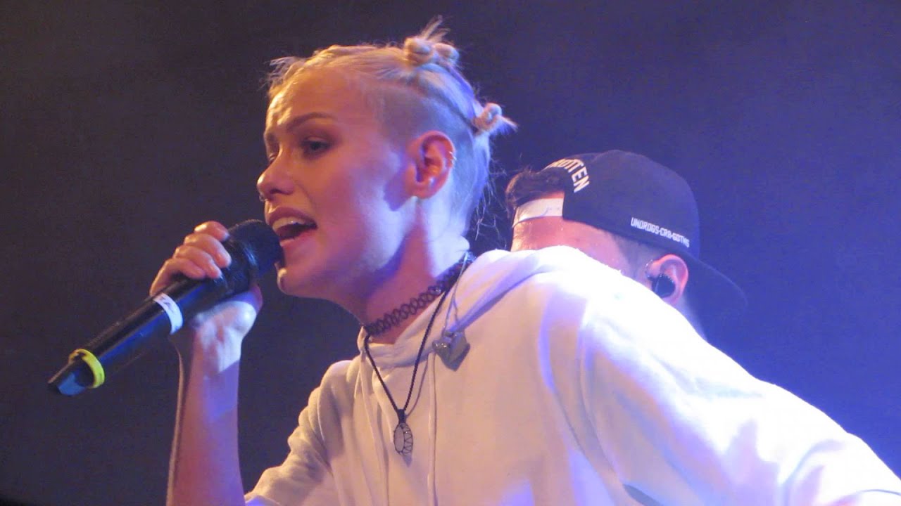 Tonight Alive - COMPLEXES [acoustic] (Barcelona 3rd Feb 2016) HD