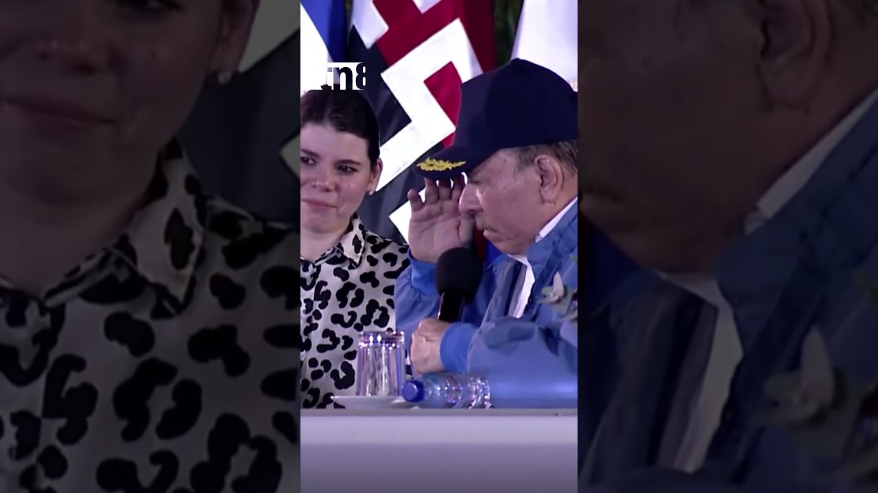 Camilo No&eacute;, nieto del Comandante Daniel Ortega, toma el micr&oacute;fono para decir con ternura: 