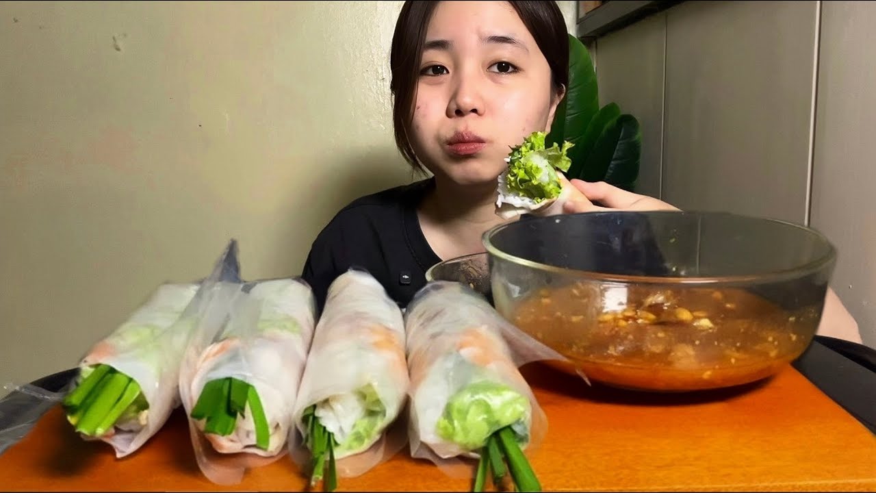 Bao Phê với Gỏi Cuốn Tôm Thịt Chấm Tương Ngon Khó Cưỡng