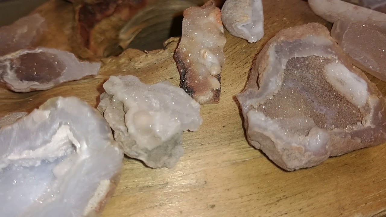 RockHounds a video of minerals and fire agate I have found in Arizona.