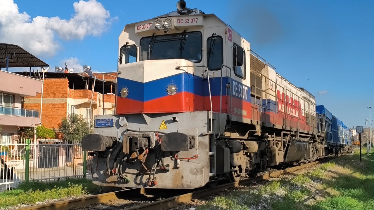 Ortaklar DE 33077 yük treni ve Süper kornalar 