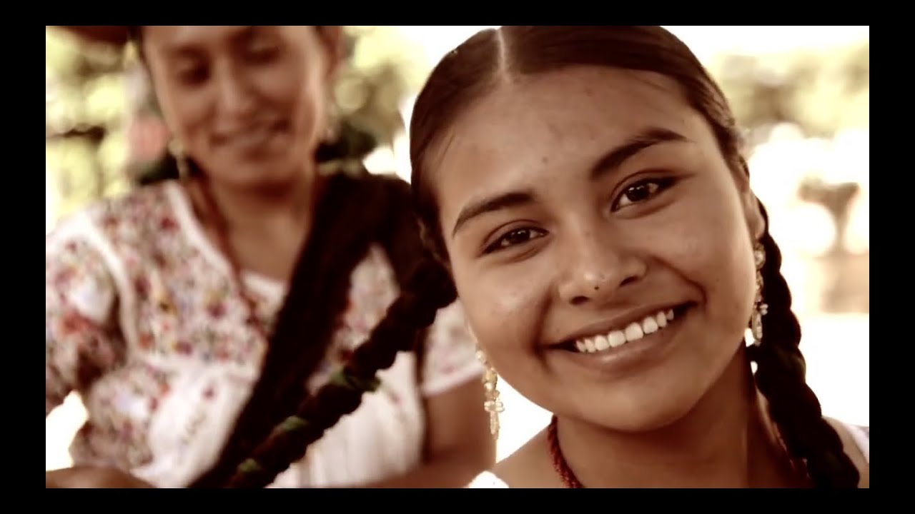 Documental: Vestidos y Tlacoyales de Oaxaca (Xaba Lulaá)