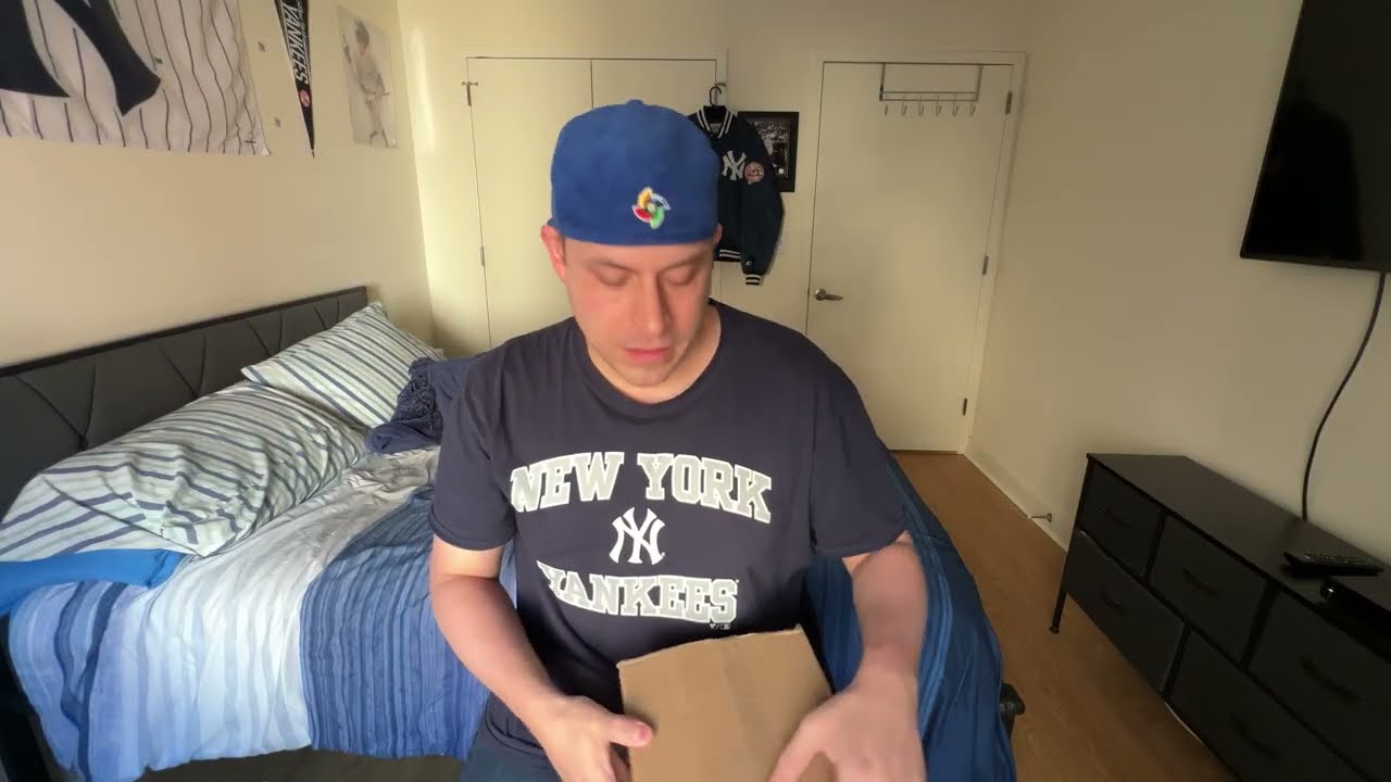 My first time unboxing a hat￼ club ￼new era yankees 1949 World Series hat patch 😃🤩 #hatclub 