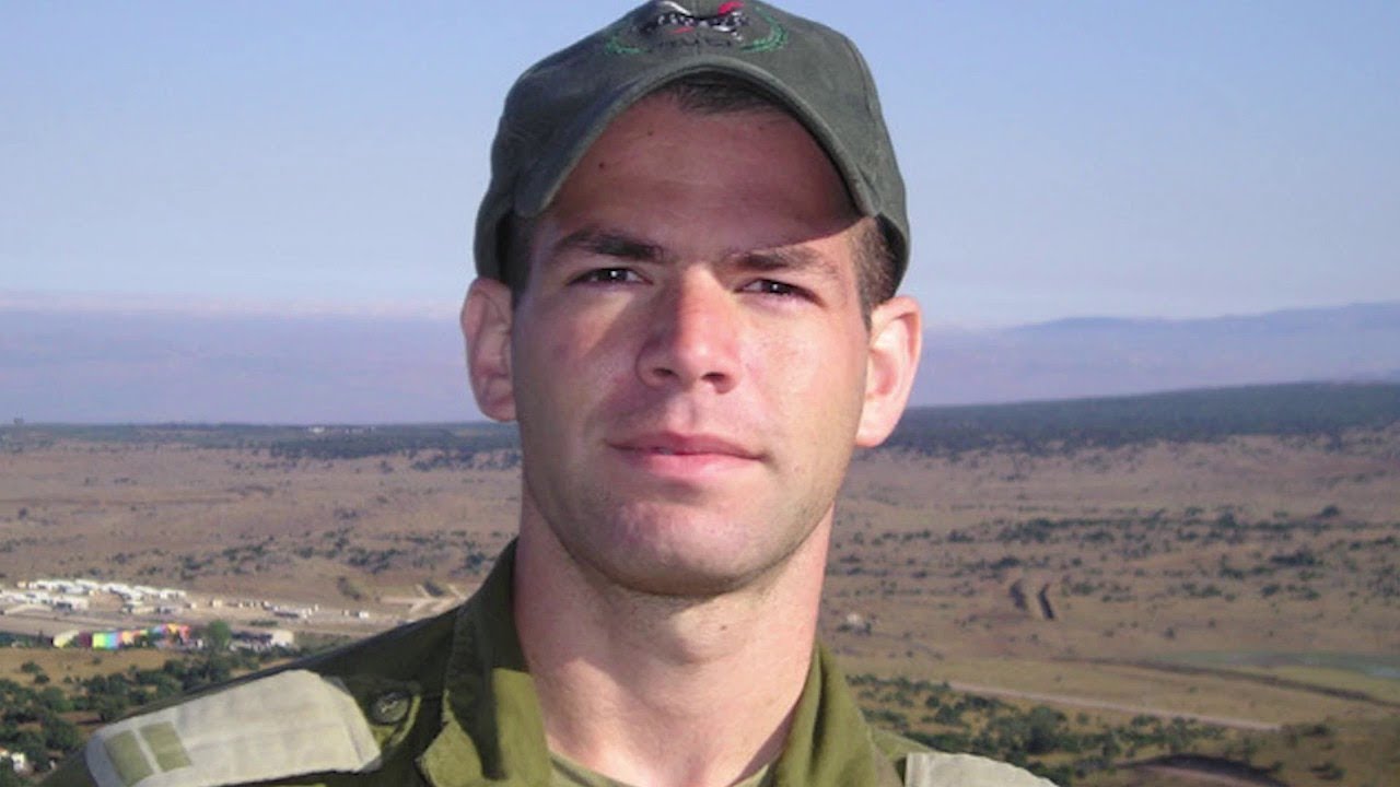האם השכולה נגד דן חלוץ: 