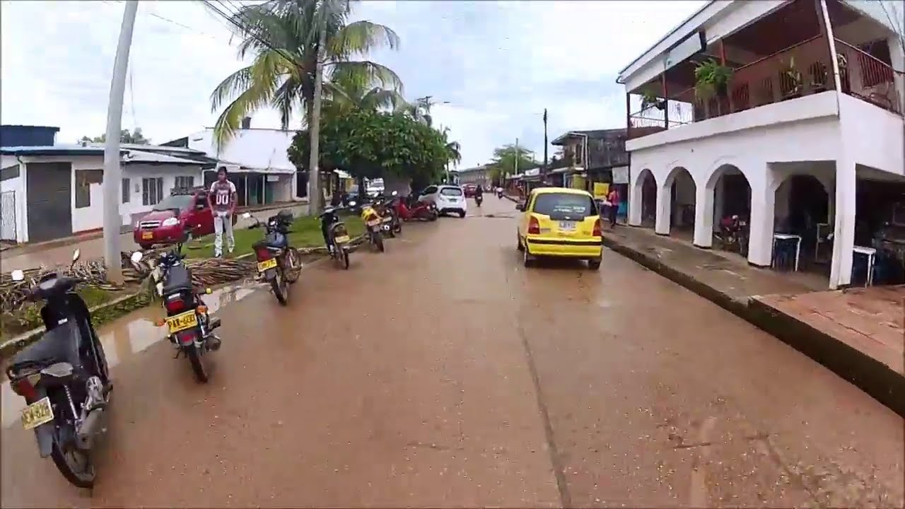 62 San José del Guaviare, calle 7ma y kra 24 hasta el estadio Yaquirama. tour en moto por Colombia