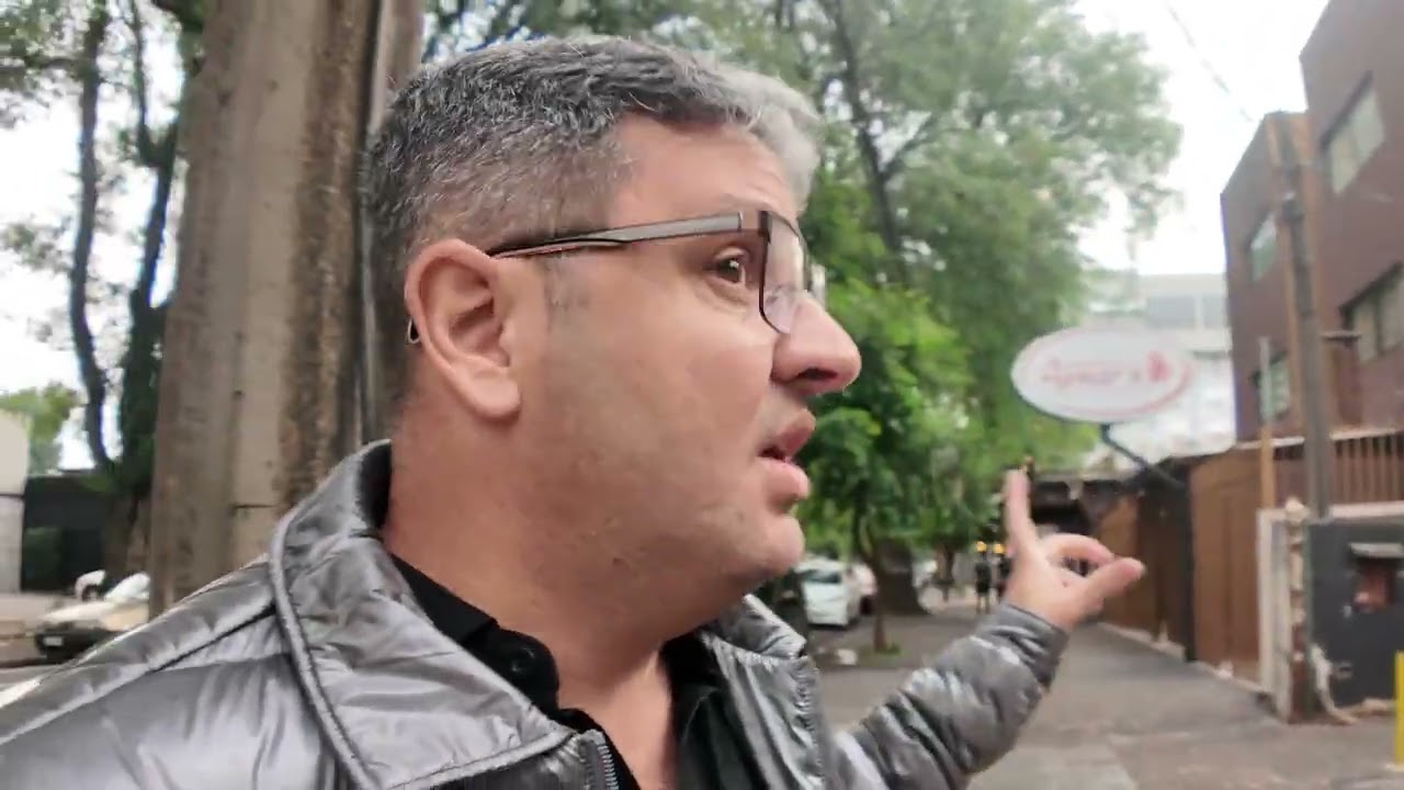 Andando em Foz do Iguaçu rua Taroba no centro, hotéis e restaurantes