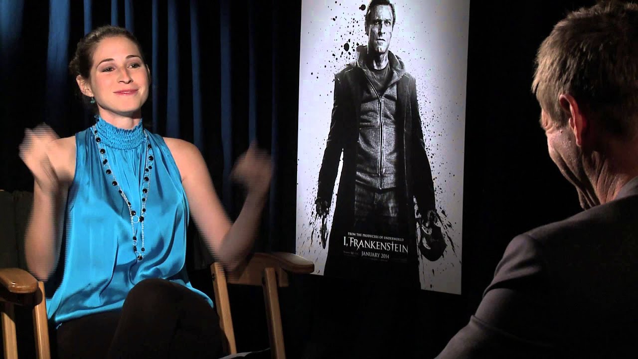 Aaron Eckhart teaches reporter about Kali Stick Fighting- I, Frankenstein