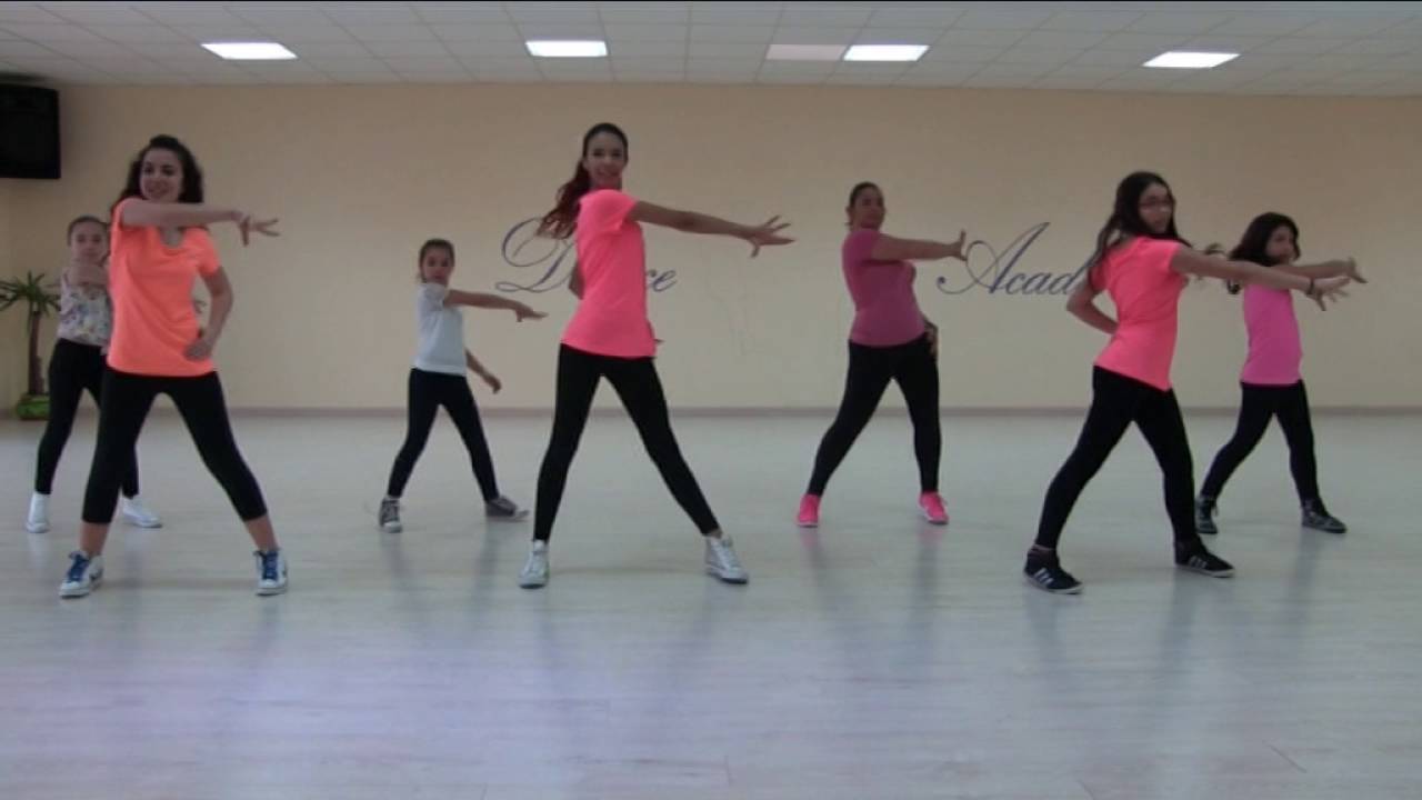 Ballo di gruppo DUELE EL CORAZON Enrique Iglesias ft Wisin