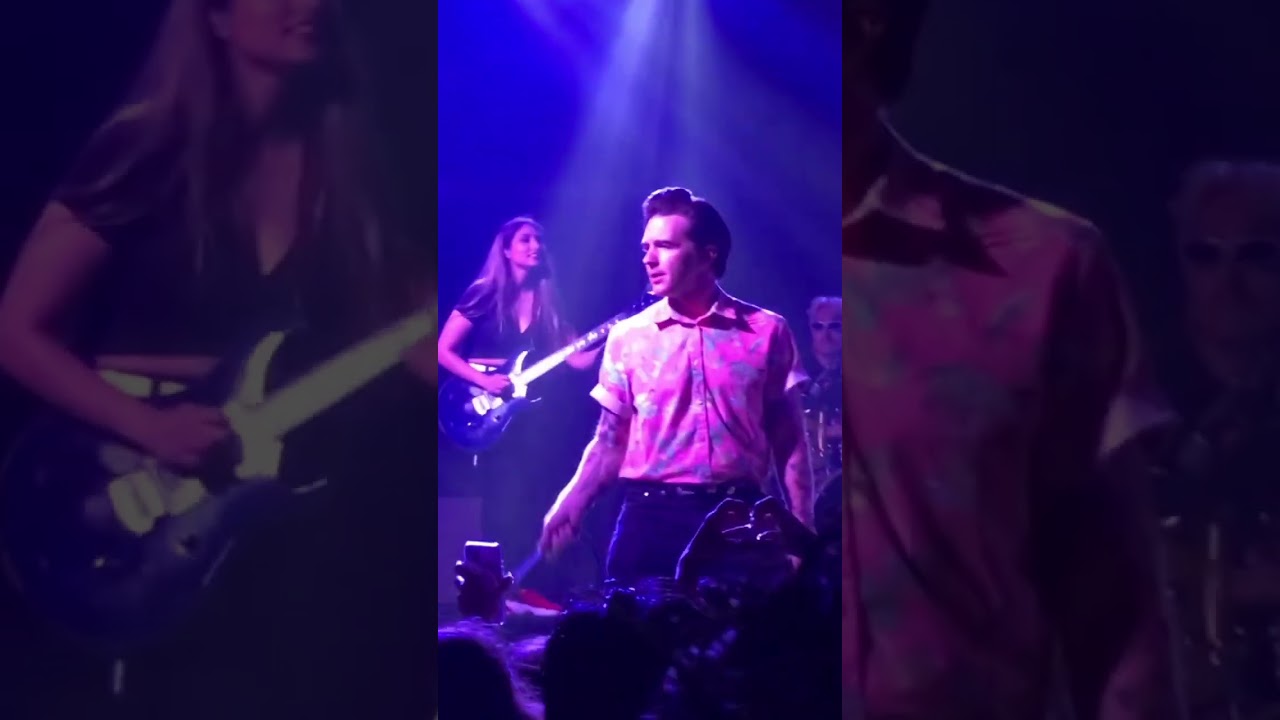 DRAKE BELL - SUSPICIOUS MINDS (LIVE IN GUADALAJARA)