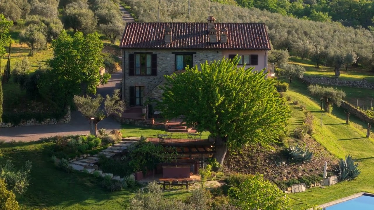 Discover Poggio Belvedere: Luxury Villa in Umbria &ndash; Drone Tour of Italian Countryside