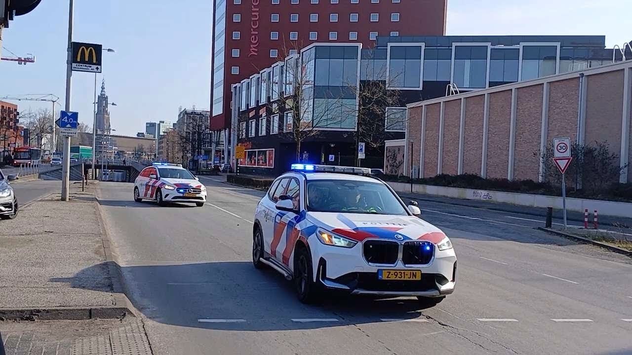 Politie en ambulance met spoed door Amersfoort.