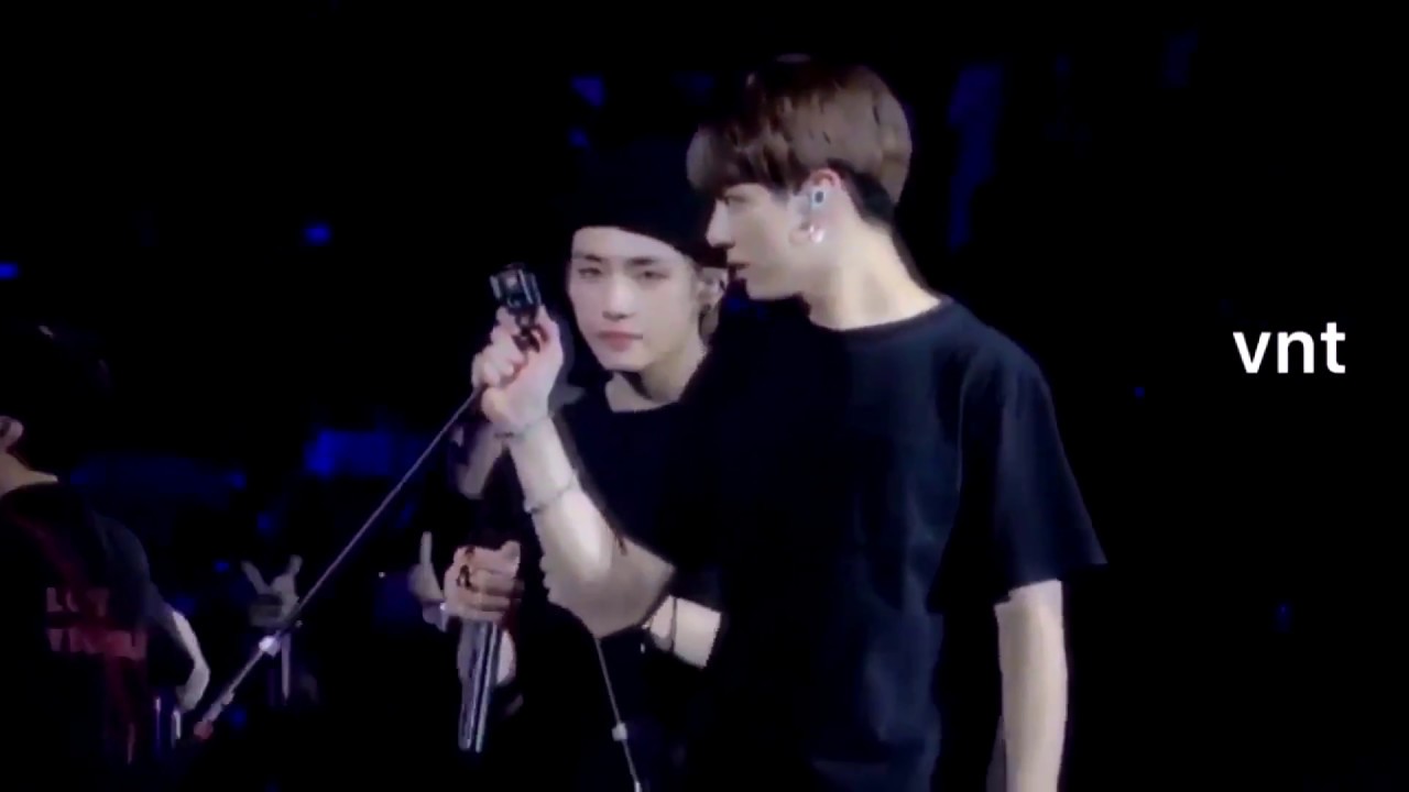 Jungkook hug Taehyung when the light turned off after The Truth Untold. Taekook in Paris Day 2