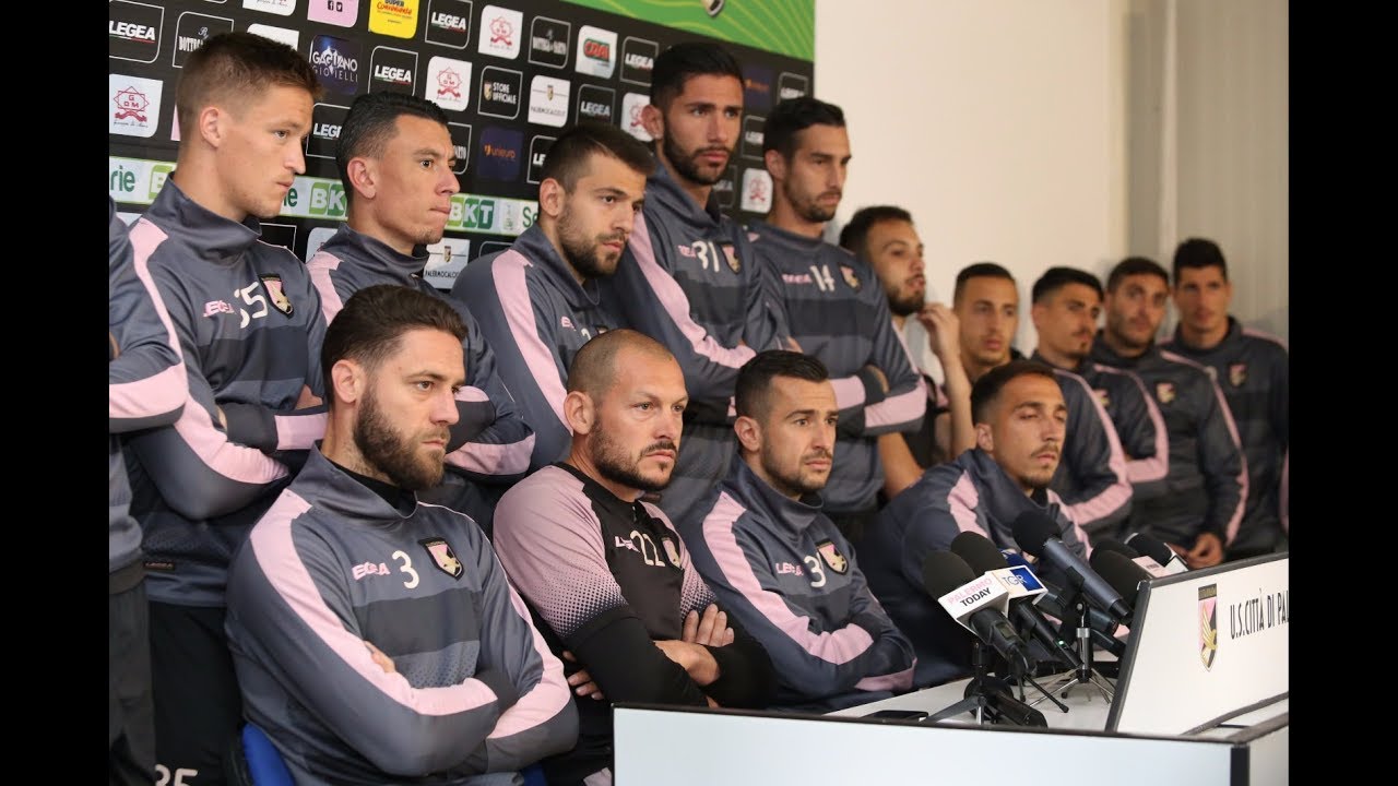 I calciatori del Palermo in conferenza stampa