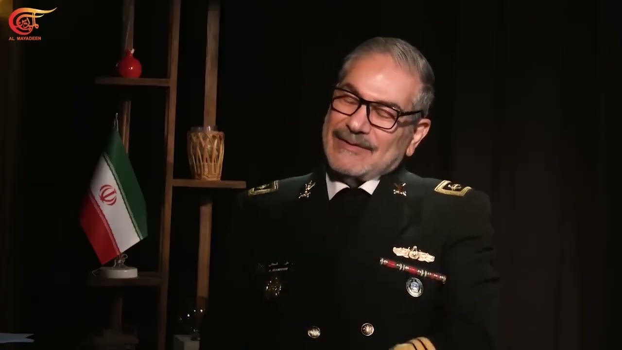 شمخاني بالبزة العسكرية: رسالة جاهزية وردع... هل الحرب واقعة؟