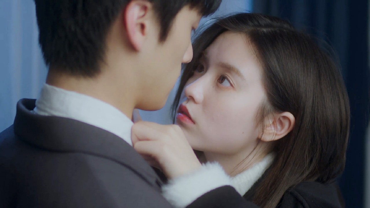 🎨【MOVIE】女孩幫帥小夥穿西服，他緊張壞了，怕她看出自己對她的喜歡！ #最新中國電視劇 #甜寵 #轧戏