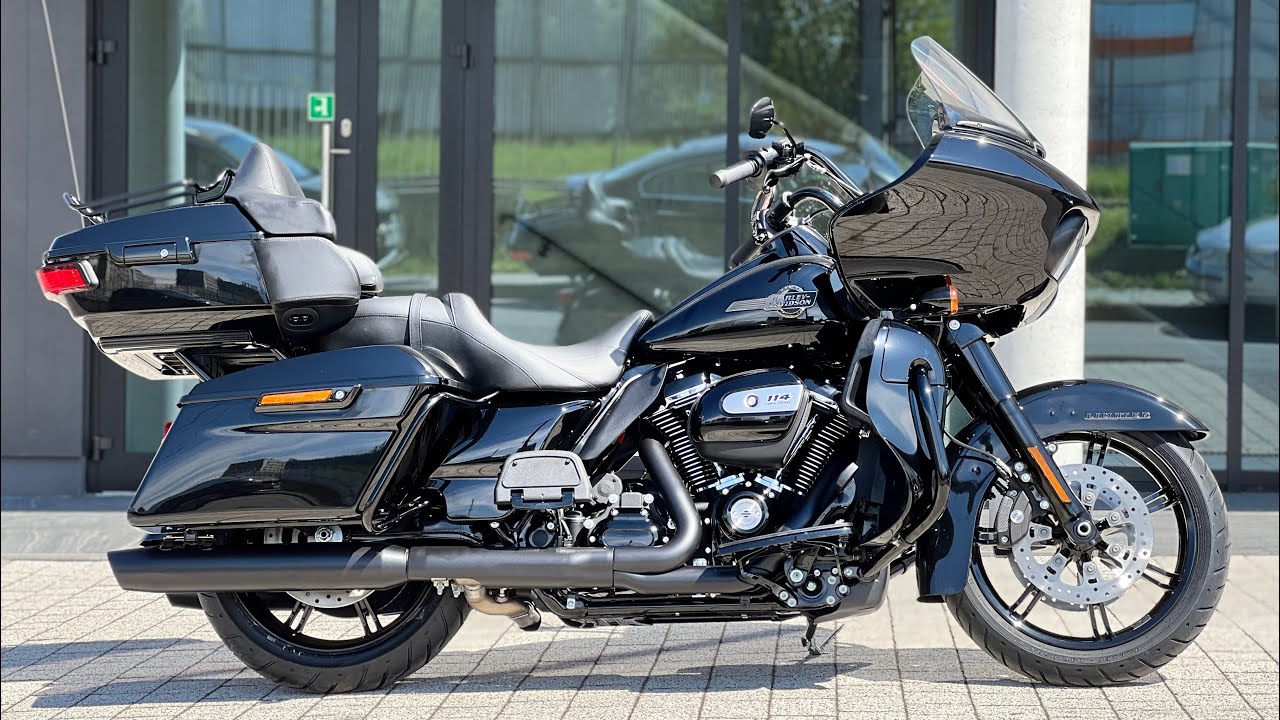 2023 FLTRK Road Glide™ Limited Vivid Black w. Black Trim