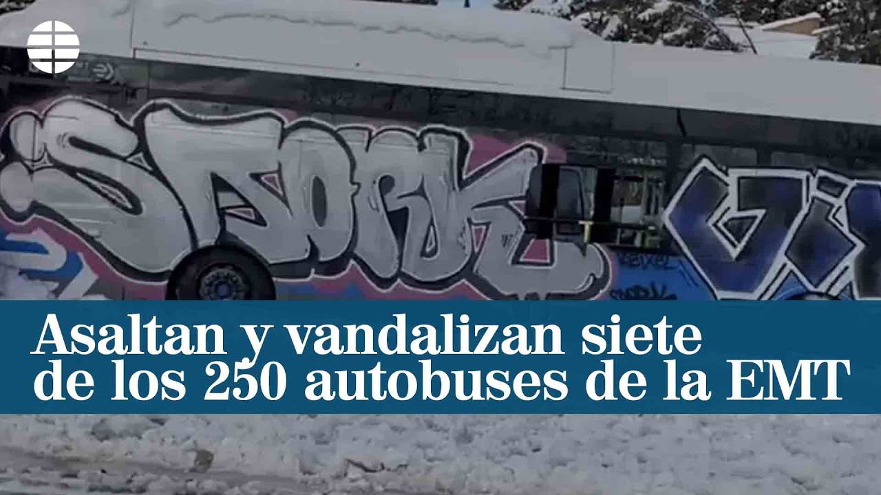 Asaltan y vandalizan 7 de los 250 autobuses de la EMT atrapados en la nieve en las calles de Madrid