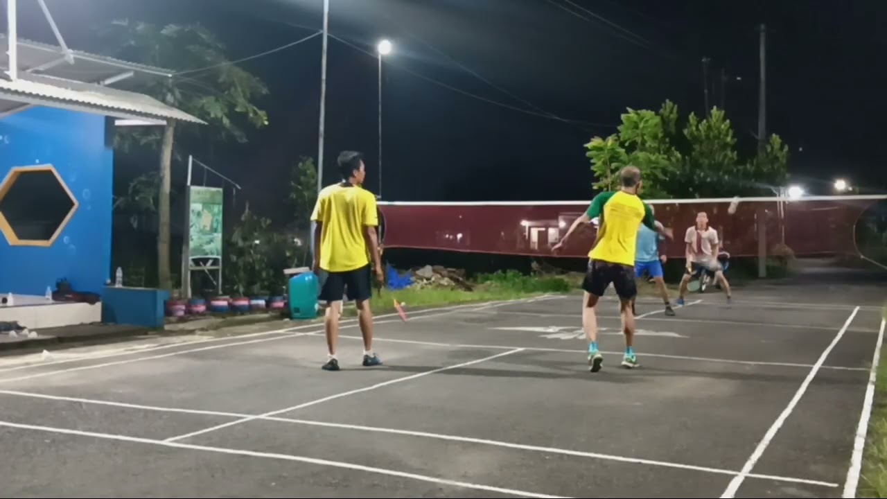 Badminton happy game