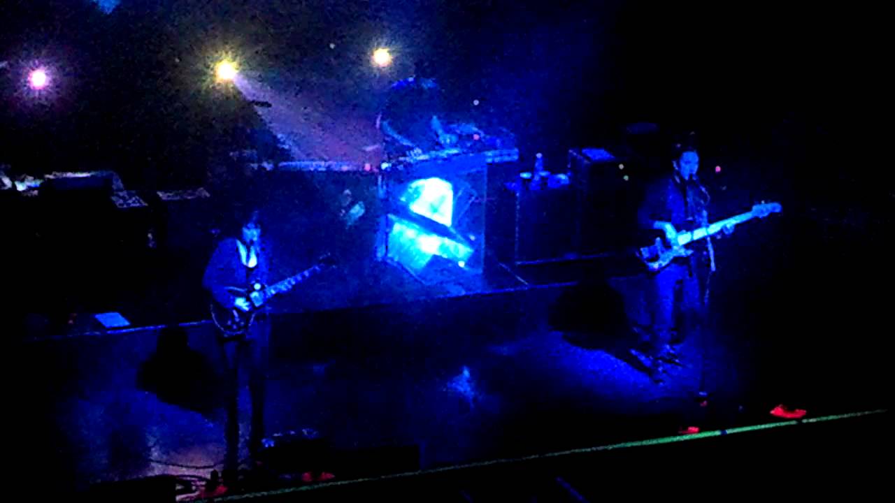 The xx (Live)- Encore (Intro, Tides, Stars)