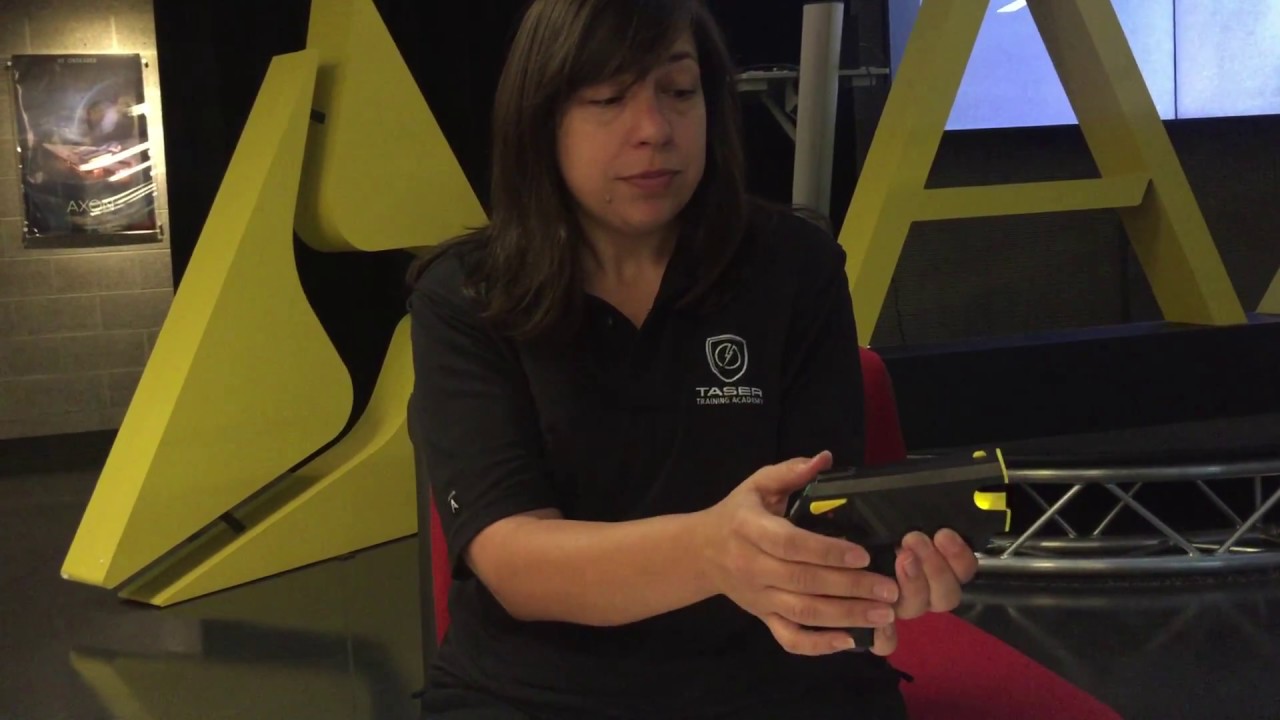 Как заменить батарею в электрошокере TASER Pulse