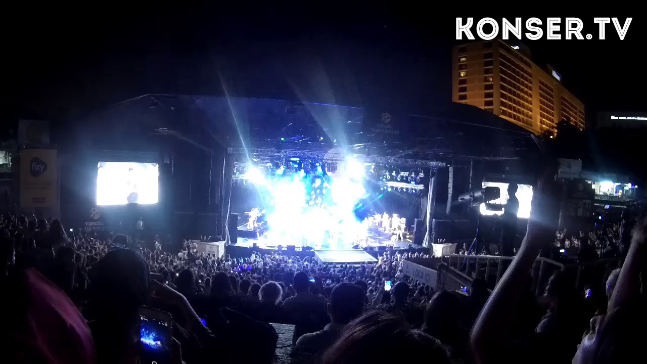 Edis - Harbiye konserini girişi ile salladı (Konser.tv)