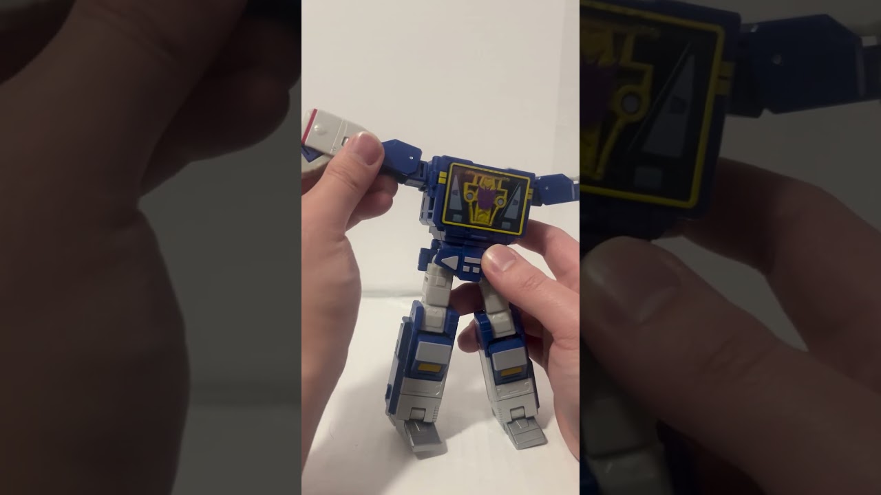 SS86 Leader Class Soundwave! 